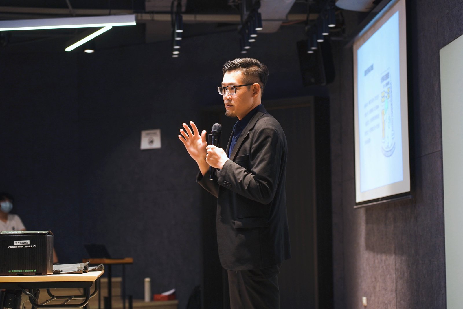 賴俊谷於中山大學演講現場